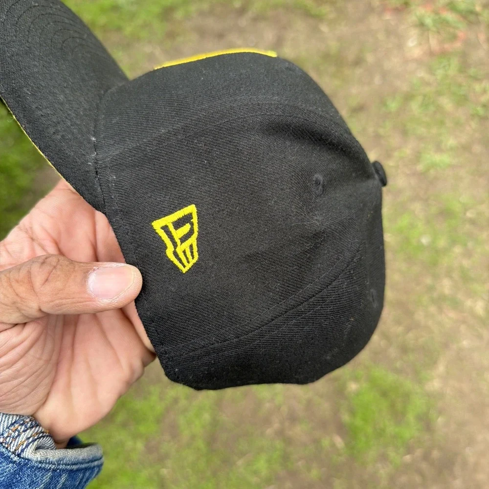 RARE 2016 Pokemon Silhouette Sync Collection Pikachu New Era 9fifty Snapback Hat
